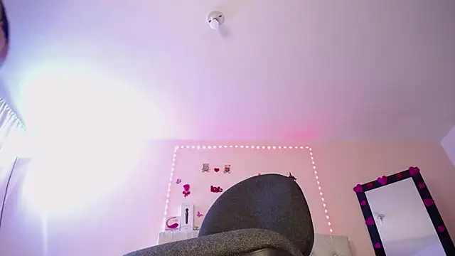 Victoria Red01 online show from 4, 2, 2025