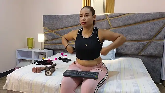 Julia Gomes online show from 17, 3, 2025
