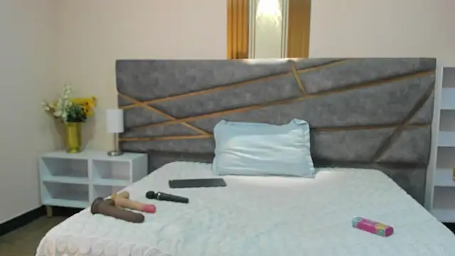 Julia Gomes online show from 31, 10, 2025