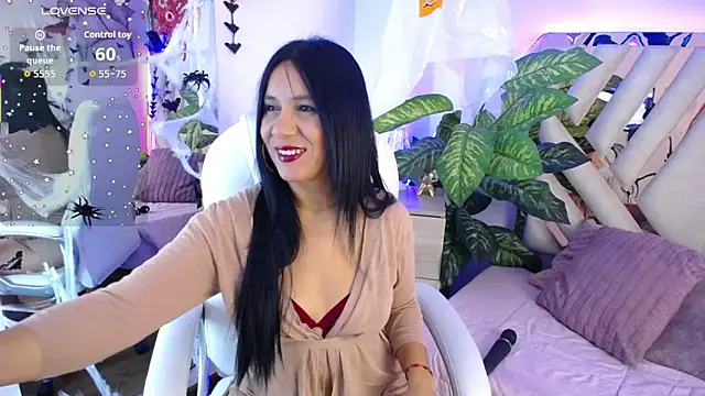 Snapshot of Camille_jhonson chatting on 11, 11, 2025 Camille jhonson online show from 11, 11, 2025