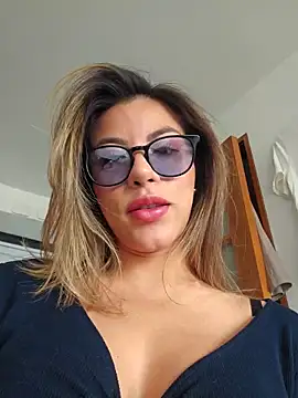 Snapshot of Karen_San_Miguel chatting on 10, 11, 2025 Karen San Miguel online show from 10, 11, 2025