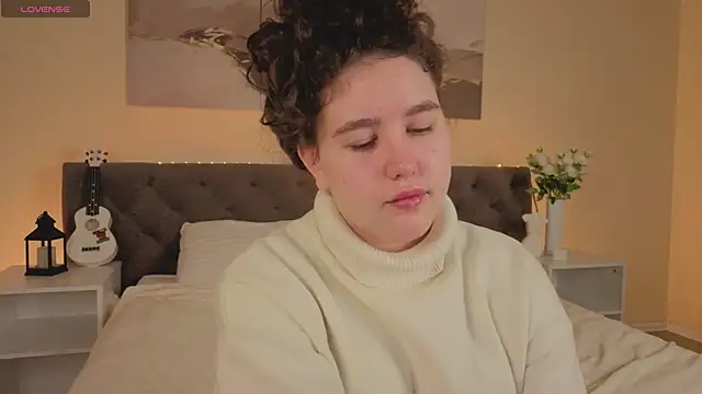 Ariella Sol online show from 8, 11, 2025