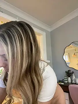 Snapshot of LoveShae_ chatting on 17, 12, 2024 LoveShae online show from 17, 12, 2024