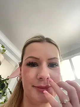 Snapshot of LoveShae_ chatting on 5, 2, 2025 LoveShae online show from 5, 2, 2025