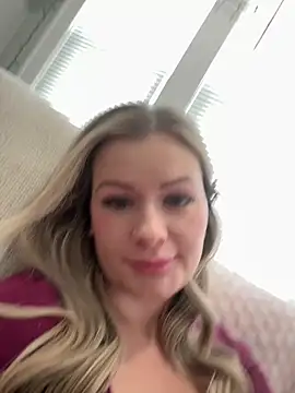 Snapshot of LoveShae_ chatting on 6, 1, 2026 LoveShae online show from 6, 1, 2026