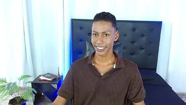 Snapshot of maiki18_ chatting on 6, 3, 2026 maiki18 online show from 6, 3, 2026