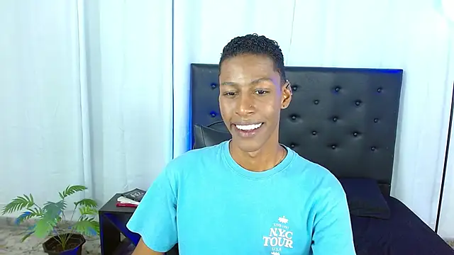 Snapshot of maiki18_ chatting on 12, 3, 2026 maiki18 online show from 12, 3, 2026