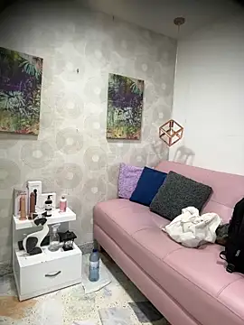 Snapshot of Ari_Baker chatting on 5, 2, 2025 Ari Baker online show from 5, 2, 2025