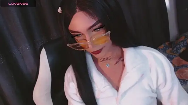 Snapshot of AdharaaMoon chatting on 4, 11, 2025 AdharaaMoon online show from 4, 11, 2025