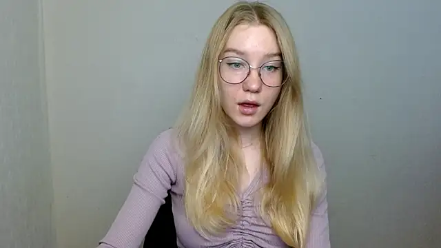 Snapshot of cindi_hot chatting on 10, 11, 2025 cindi hot online show from 10, 11, 2025