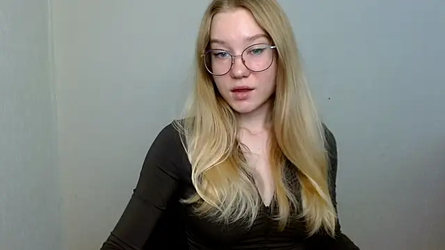 Snapshot of cindi_hot chatting on 14, 11, 2025 cindi hot online show from 14, 11, 2025