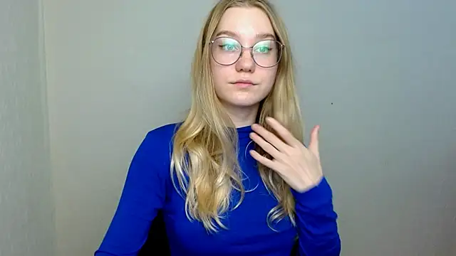 Snapshot of cindi_hot chatting on 17, 11, 2025 cindi hot online show from 17, 11, 2025