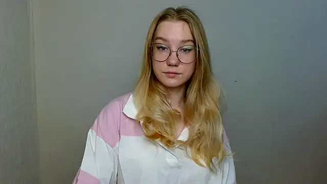 Snapshot of cindi_hot chatting on 18, 11, 2025 cindi hot online show from 18, 11, 2025