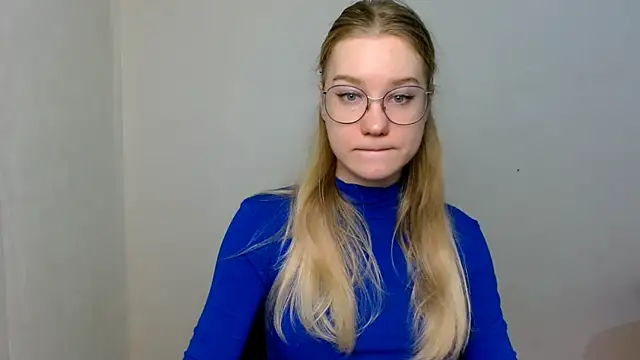 Snapshot of cindi_hot chatting on 17, 12, 2025 cindi hot online show from 17, 12, 2025