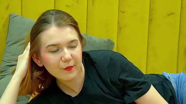 Snapshot of LessySmith chatting on 18, 10, 2025 LessySmith online show from 18, 10, 2025