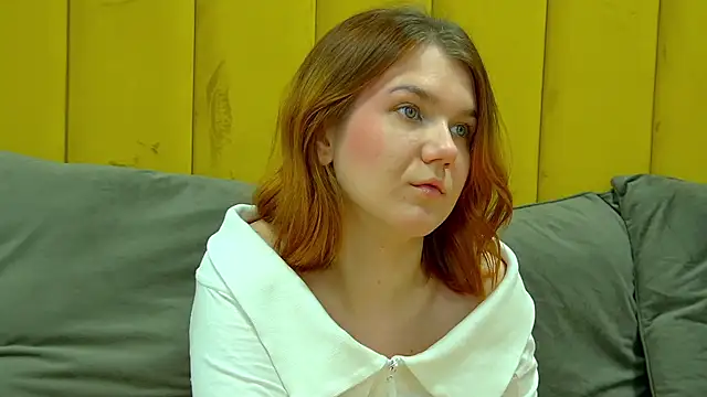 Snapshot of LessySmith chatting on 20, 10, 2025 LessySmith online show from 20, 10, 2025