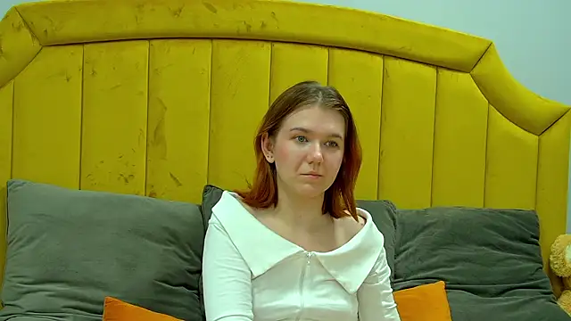 Snapshot of LessySmith chatting on 21, 10, 2025 LessySmith online show from 21, 10, 2025