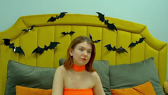 Snapshot of LessySmith chatting on 31, 10, 2025 LessySmith online show from 31, 10, 2025