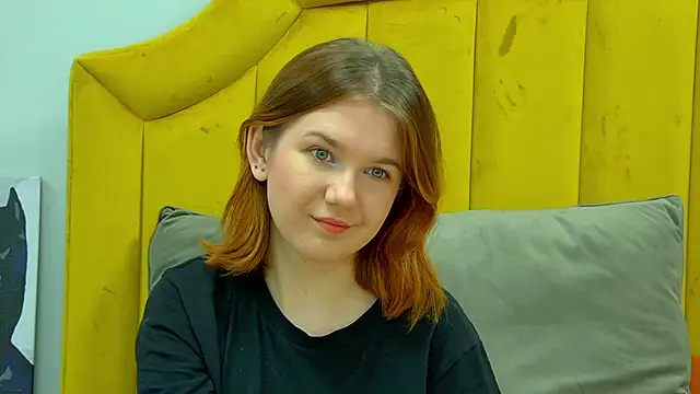 Snapshot of LessySmith chatting on 10, 11, 2025 LessySmith online show from 10, 11, 2025