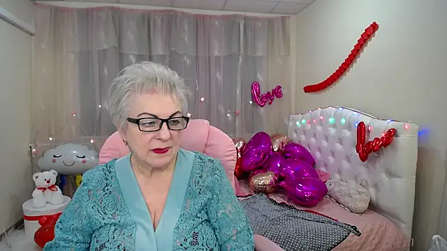 KayleSmoll online show from 1, 2, 2025