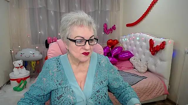 KayleSmoll online show from 2, 2, 2025