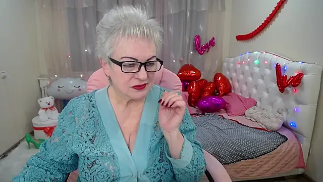KayleSmoll online show from 8, 2, 2025
