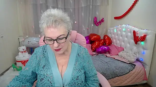 KayleSmoll online show from 8, 2, 2025
