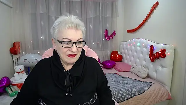 KayleSmoll online show from 11, 2, 2025