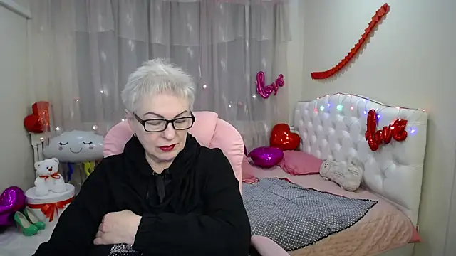 KayleSmoll online show from 12, 2, 2025