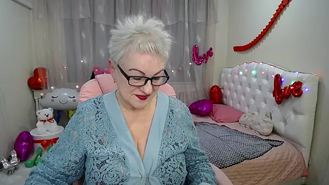 KayleSmoll online show from 15, 2, 2025