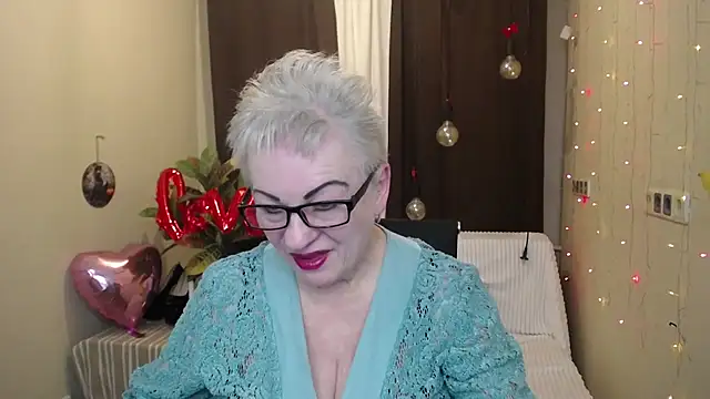 KayleSmoll online show from 15, 2, 2025