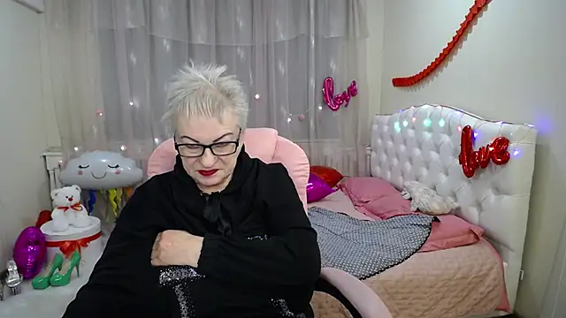 KayleSmoll online show from 19, 2, 2025