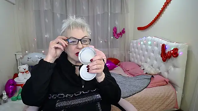 KayleSmoll online show from 19, 2, 2025