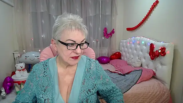 KayleSmoll online show from 26, 2, 2025