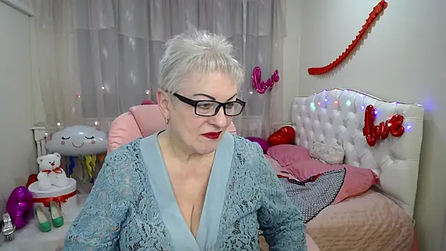 KayleSmoll online show from 27, 2, 2025