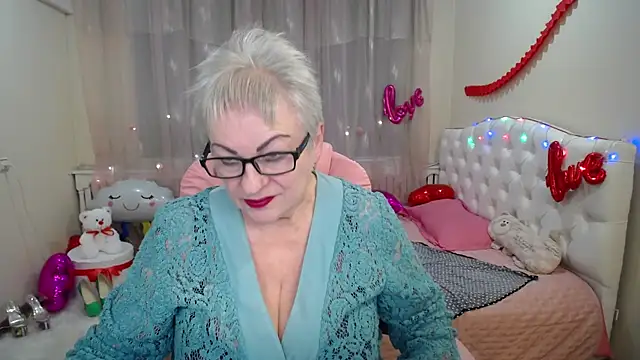 KayleSmoll online show from 6, 3, 2025