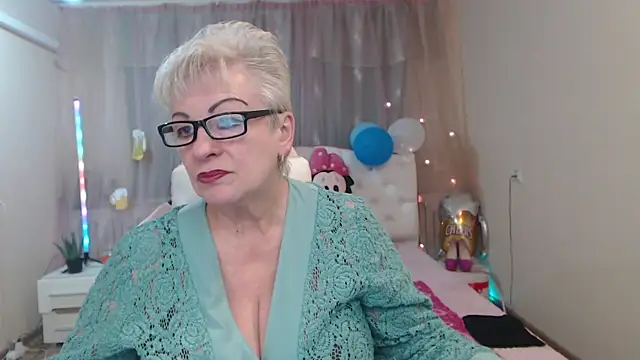 KayleSmoll online show from 8, 10, 2025