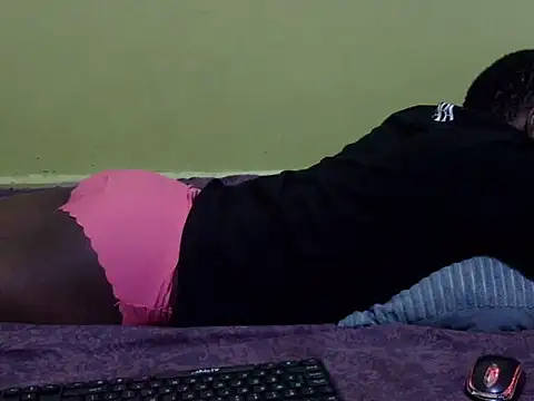 Snapshot of QUEEN-LIZ chatting on 2, 10, 2025 QUEEN-LIZ online show from 2, 10, 2025