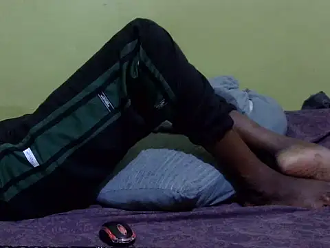 Snapshot of QUEEN-LIZ chatting on 2, 12, 2025 QUEEN-LIZ online show from 2, 12, 2025