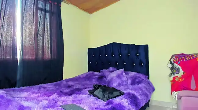 scarlet tommy online show from 15, 3, 2025