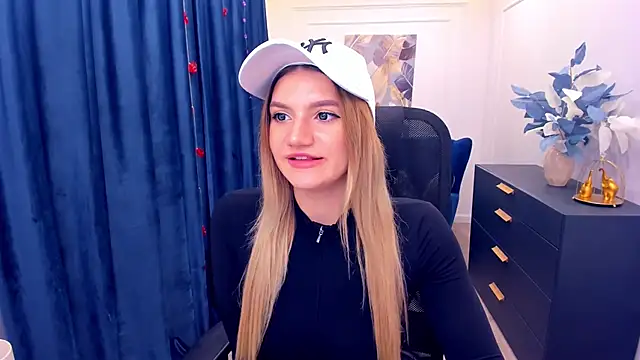 SelenaeMoore online show from 13, 11, 2025