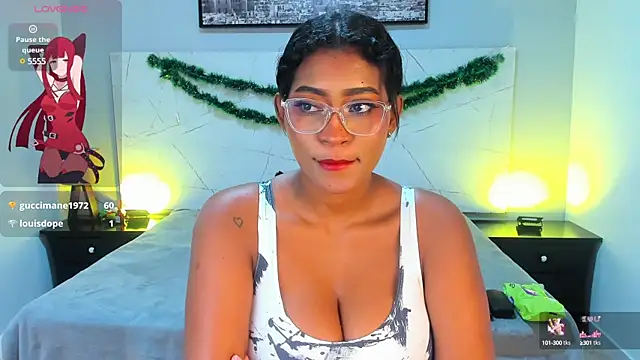 Snapshot of LAYLATAYLOR_ chatting on 18, 12, 2024 LAYLATAYLOR online show from 18, 12, 2024