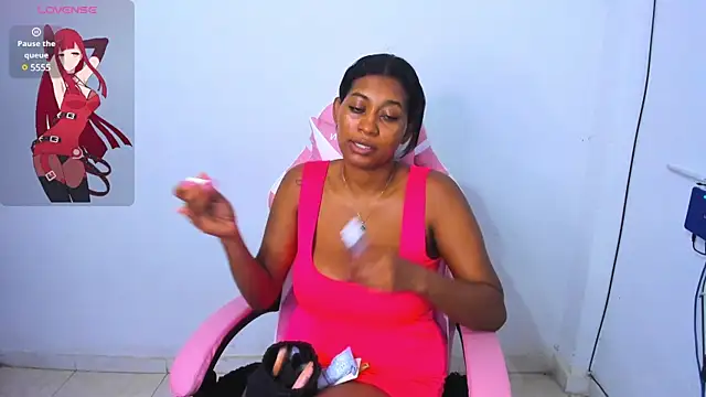 Snapshot of LAYLATAYLOR_ chatting on 1, 3, 2025 LAYLATAYLOR online show from 1, 3, 2025