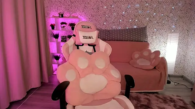 Snapshot of luna_cross chatting on 12, 2, 2025 luna cross online show from 12, 2, 2025