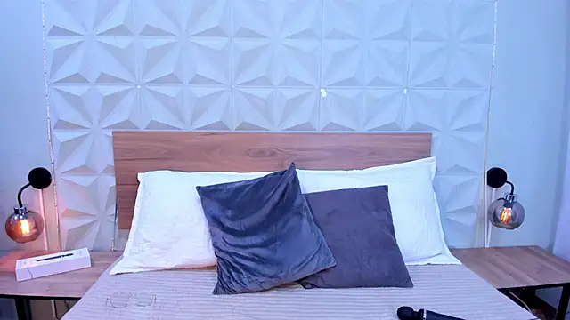 Stacey white  online show from 22, 11, 2025