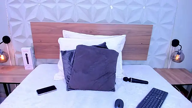 Stacey white  online show from 29, 11, 2025