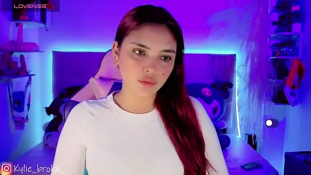 Snapshot of Kylie_brokee chatting on 28, 11, 2025 Kylie brokee online show from 28, 11, 2025