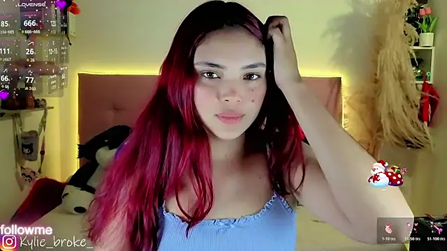 Snapshot of Kylie_brokee chatting on 1, 12, 2025 Kylie brokee online show from 1, 12, 2025