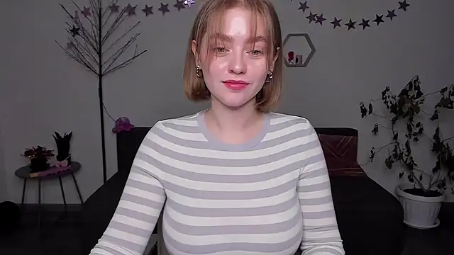 Snapshot of AidaPerry chatting on 12, 12, 2024 AidaPerry online show from 12, 12, 2024