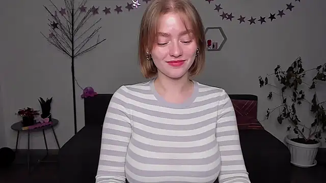 Snapshot of AidaPerry chatting on 12, 12, 2024 AidaPerry online show from 12, 12, 2024